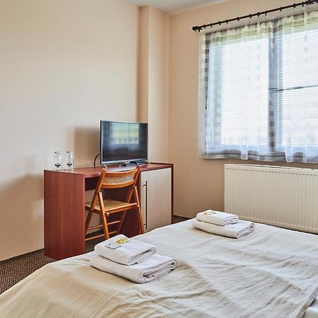 אפרילצי Hotel Tihiat Kat מראה חיצוני תמונה