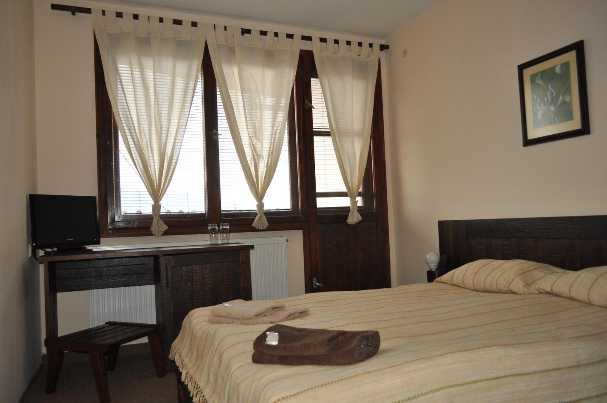 אפרילצי Hotel Tihiat Kat מראה חיצוני תמונה