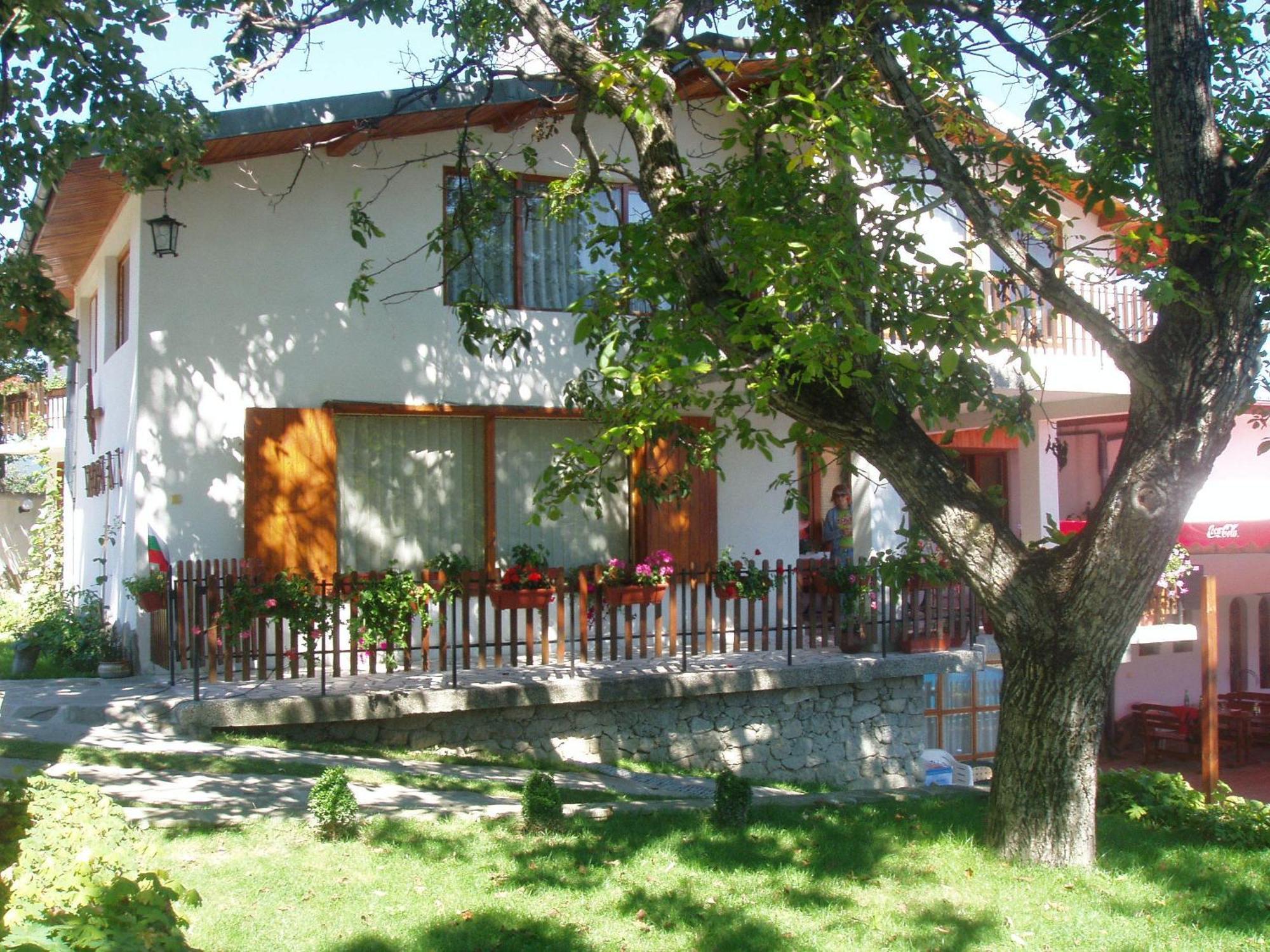 אפרילצי Hotel Tihiat Kat מראה חיצוני תמונה