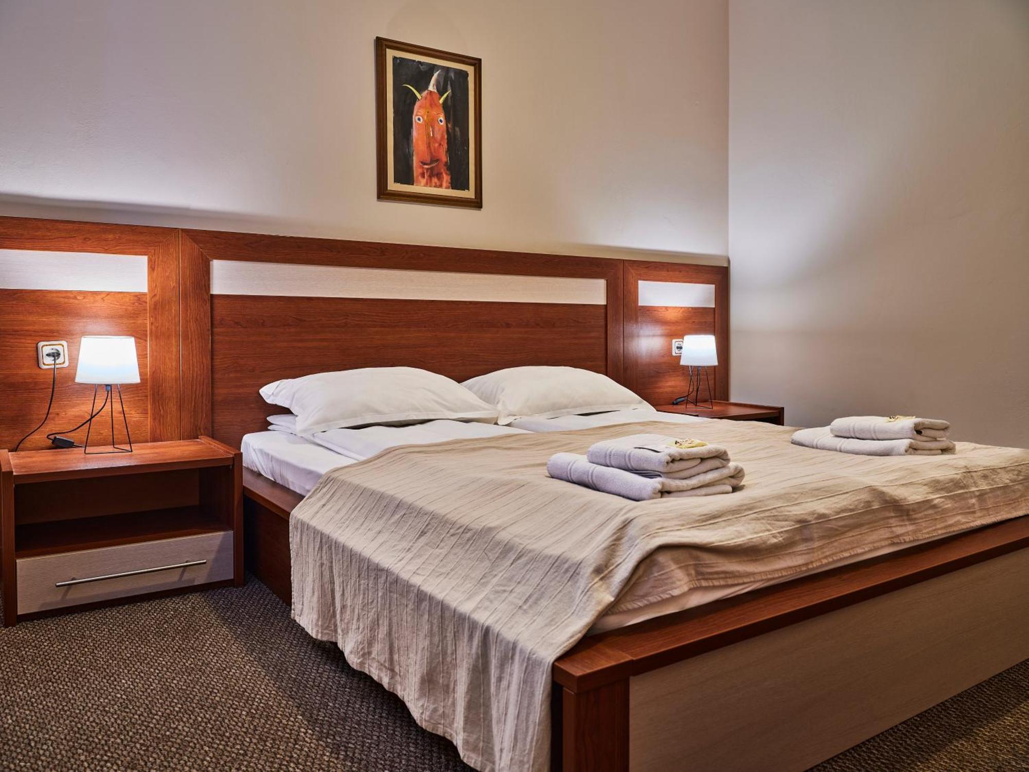 אפרילצי Hotel Tihiat Kat מראה חיצוני תמונה