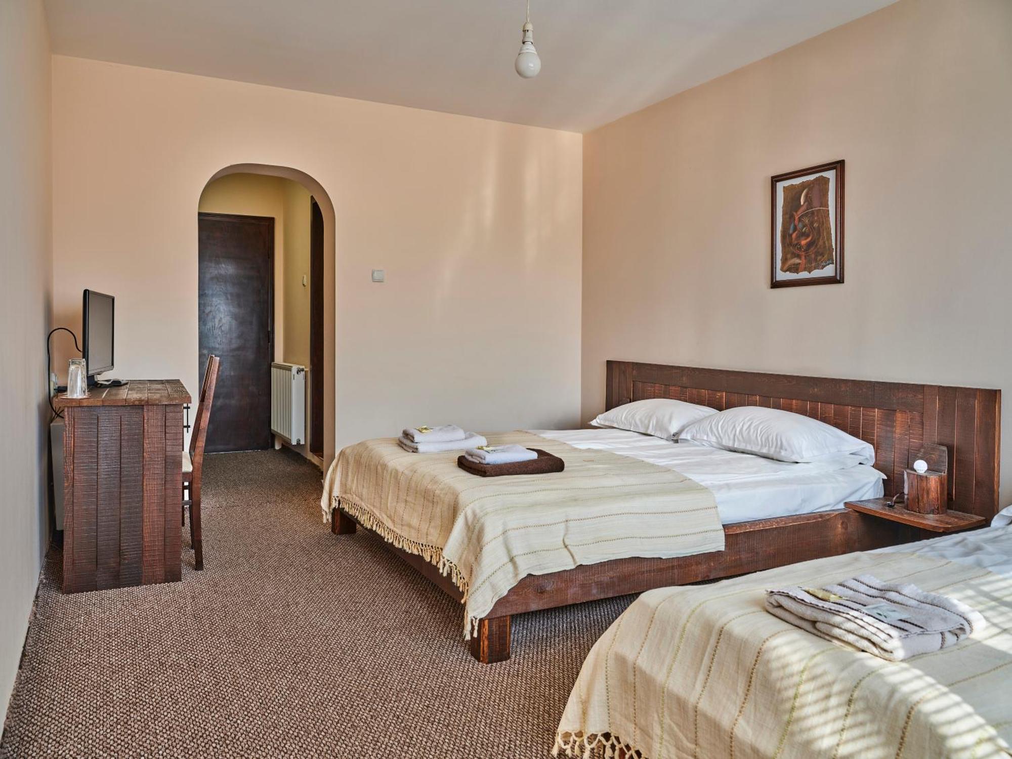 אפרילצי Hotel Tihiat Kat מראה חיצוני תמונה