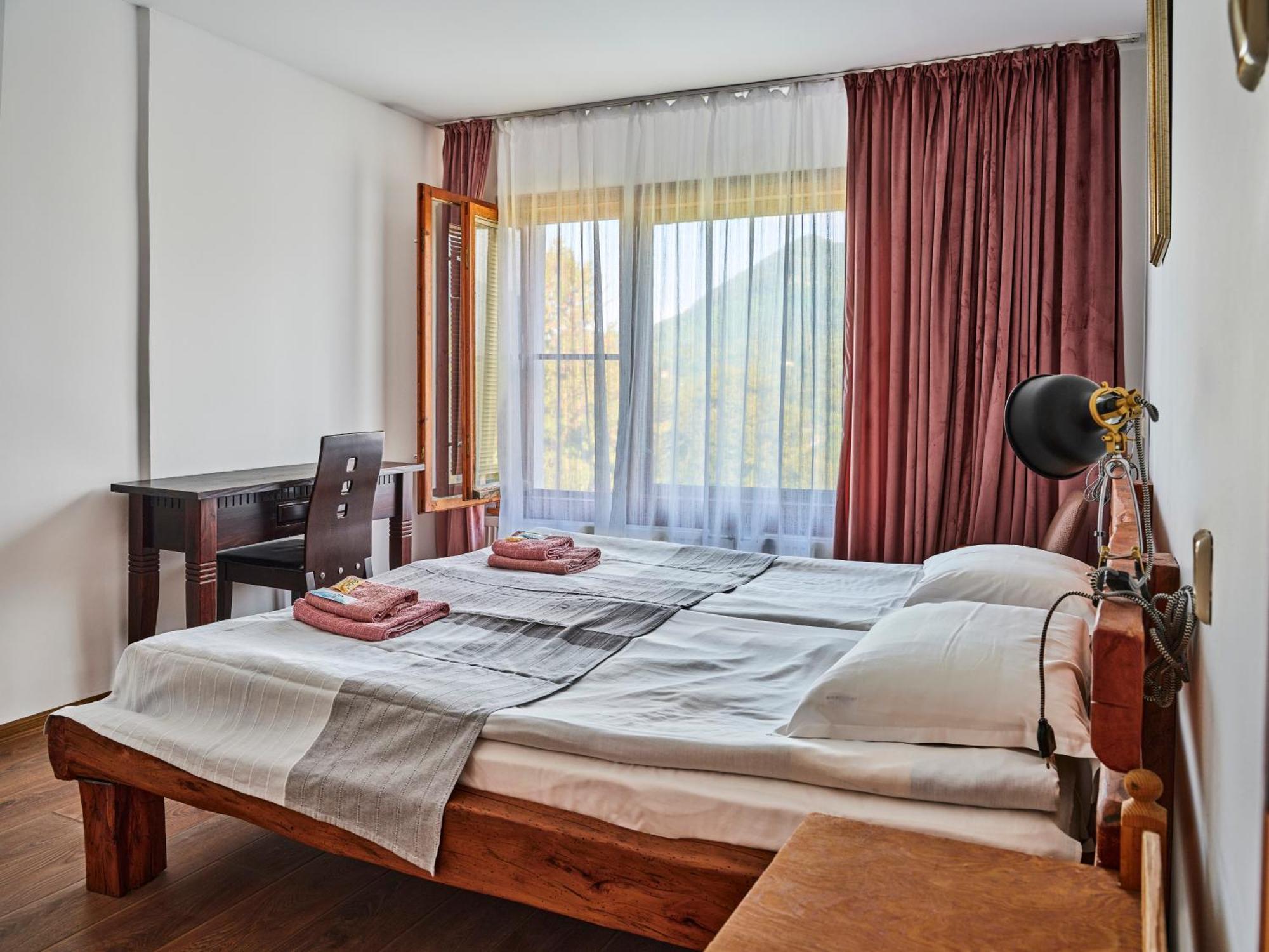 אפרילצי Hotel Tihiat Kat מראה חיצוני תמונה