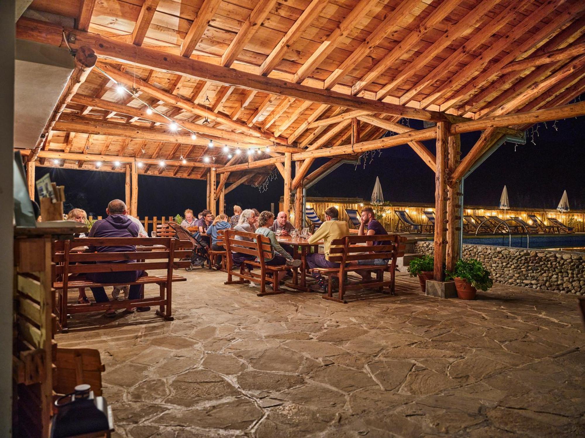 אפרילצי Hotel Tihiat Kat מראה חיצוני תמונה