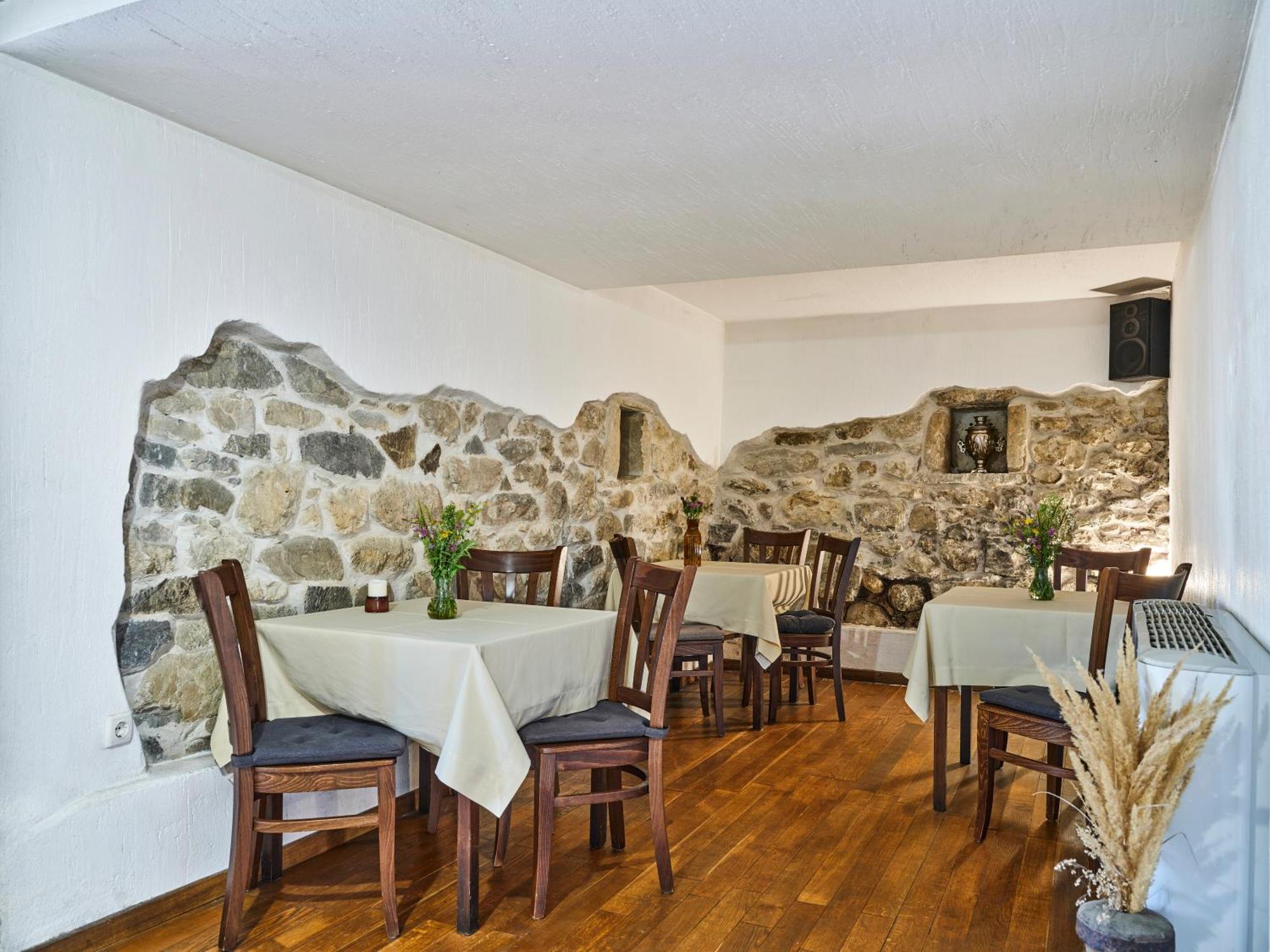 אפרילצי Hotel Tihiat Kat מראה חיצוני תמונה
