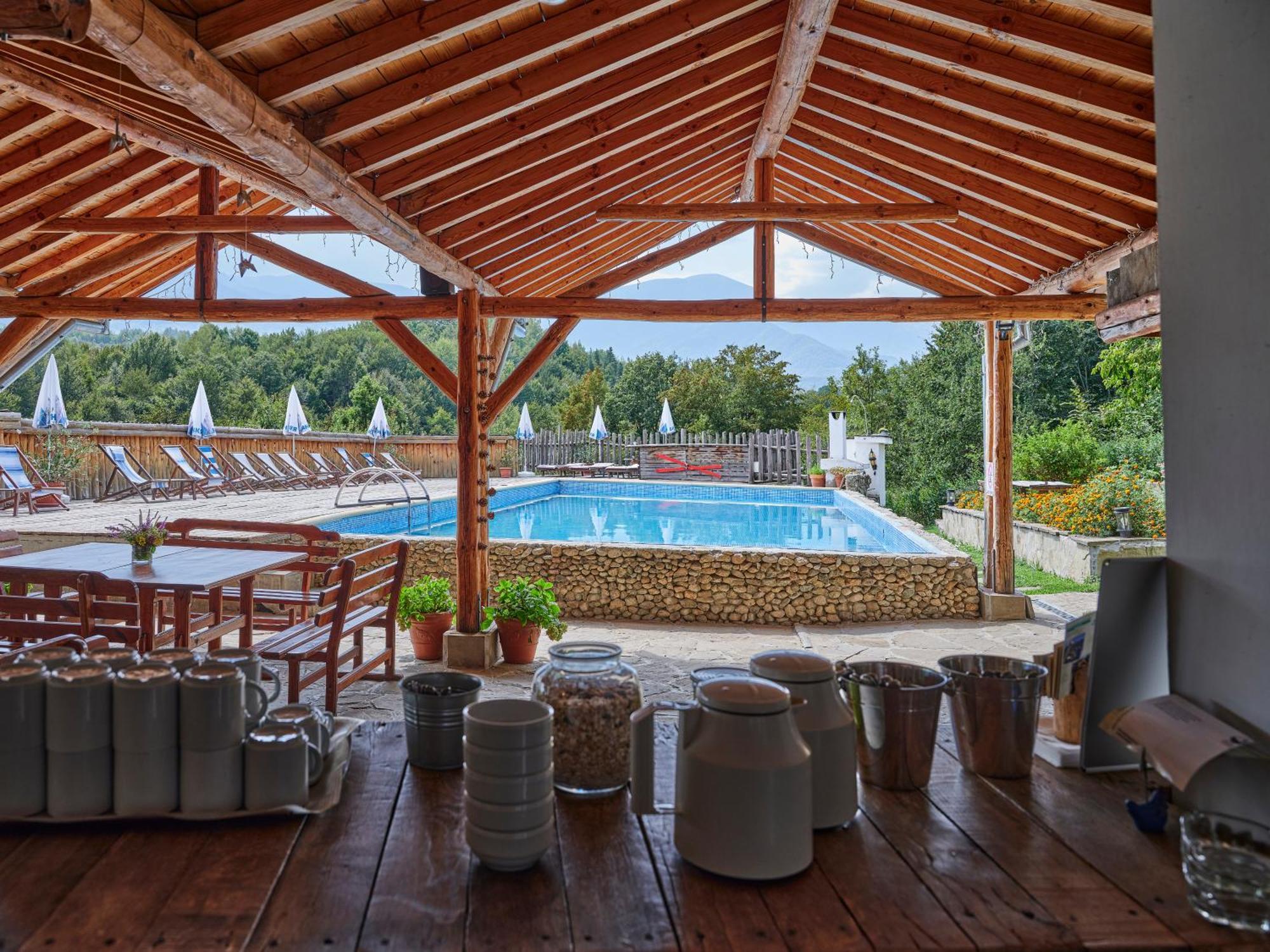 אפרילצי Hotel Tihiat Kat מראה חיצוני תמונה